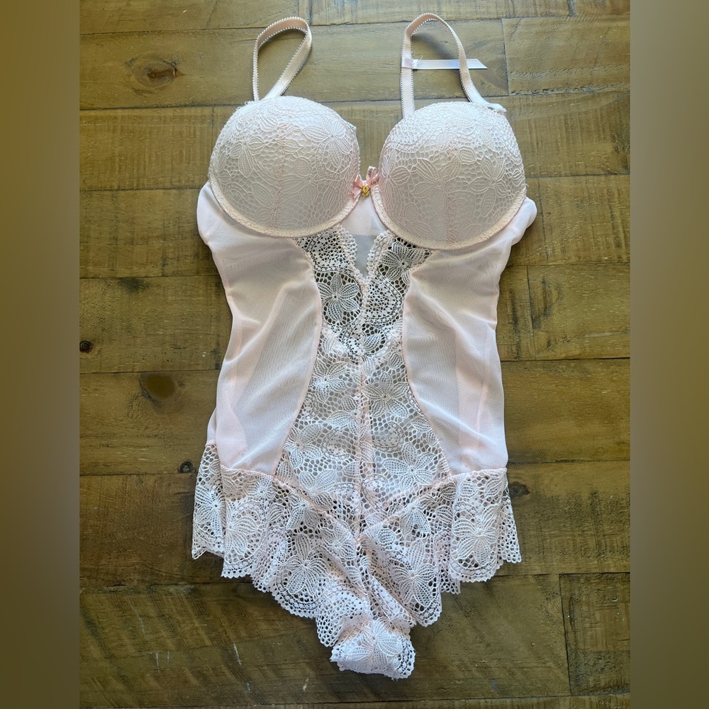 Daisy Fuentes Lingerie Size Medium
